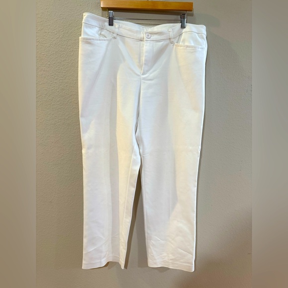 EUC Christopher & Banks Slimming Shaped Straight Fit White Trouser, size 16 - Picture 1 of 8